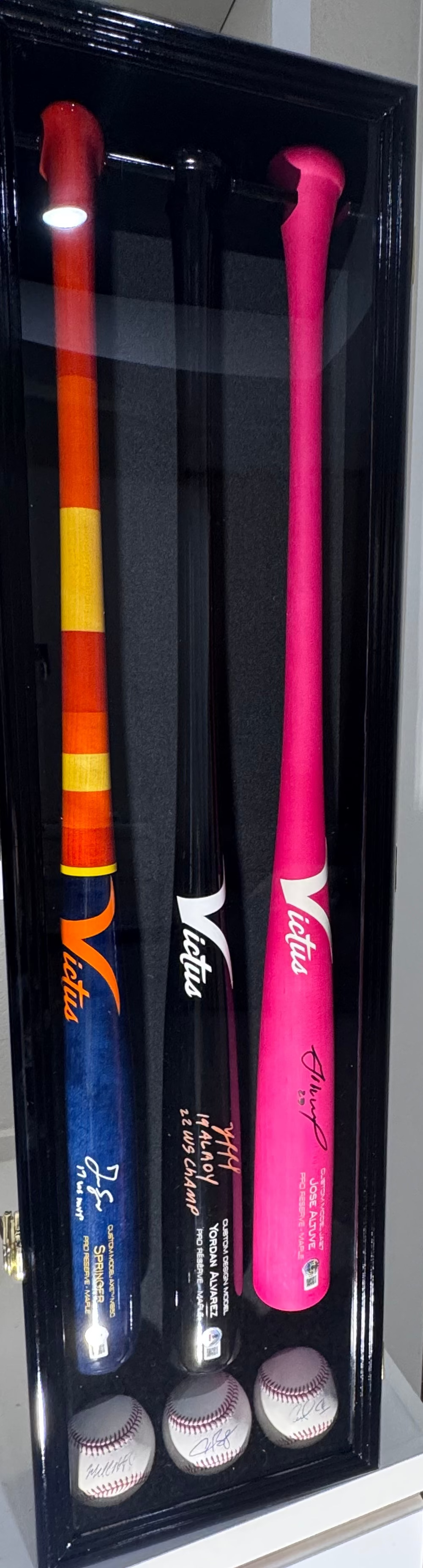 Astros Autographed Victus Bat & Signed Baseball Lot – Altuve Alvarez Springer Bregman Correa Brantley